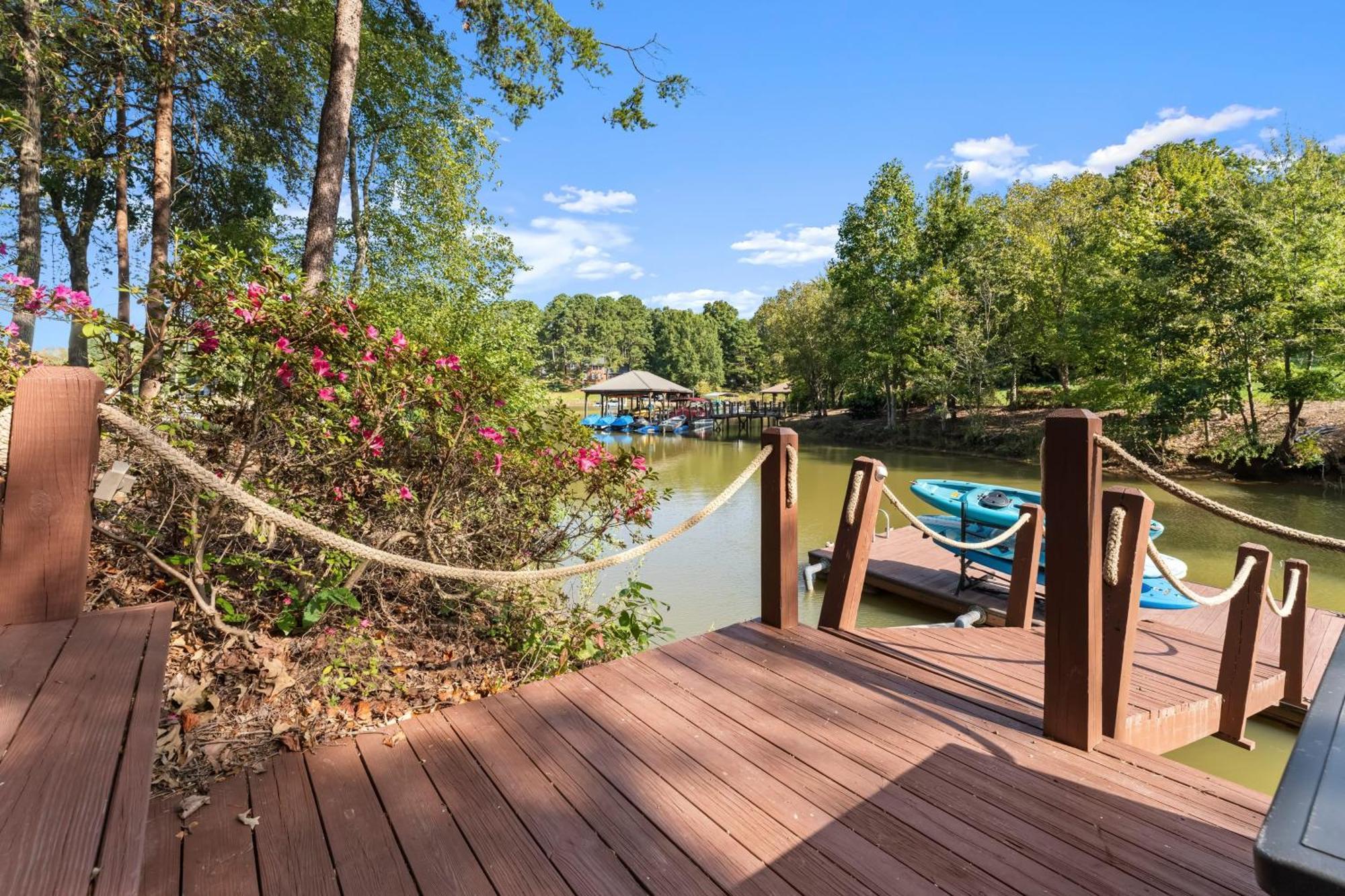 Lakeside Landing By Avantstay Private Dock Mooresville Esterno foto